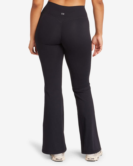 Form Invisible Scrunch Flare Leggings | Black