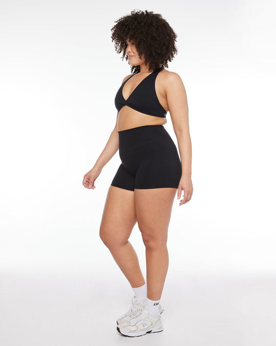 Fade Scrunch Shorts 4" | Black